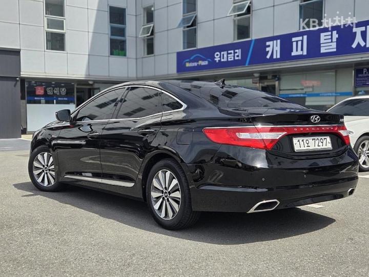 Hyundai Grandeur Hybrid Premium 7