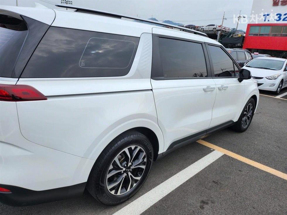 2021 - kia carnival