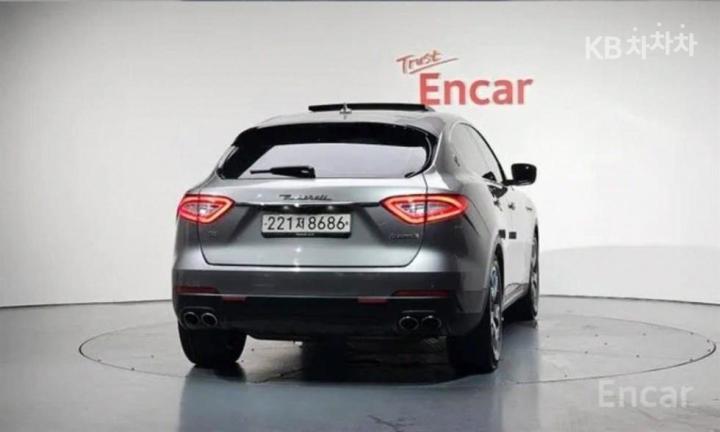 Maserati Levante 3.0 AWD Sport 5
