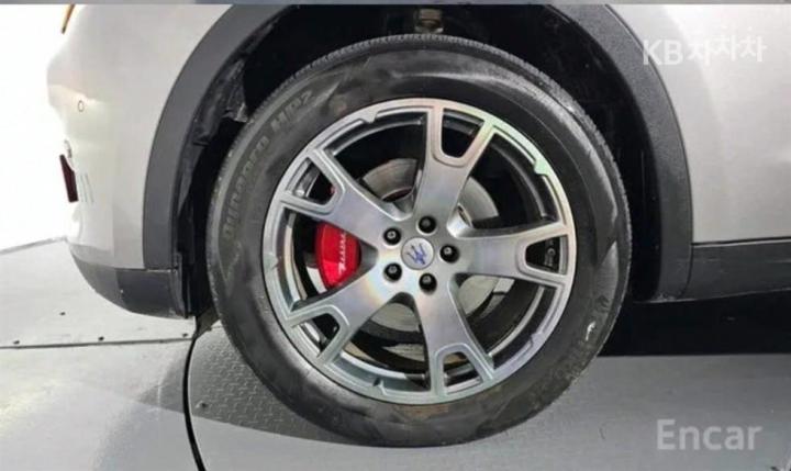 Maserati Levante 3.0 AWD Sport 6