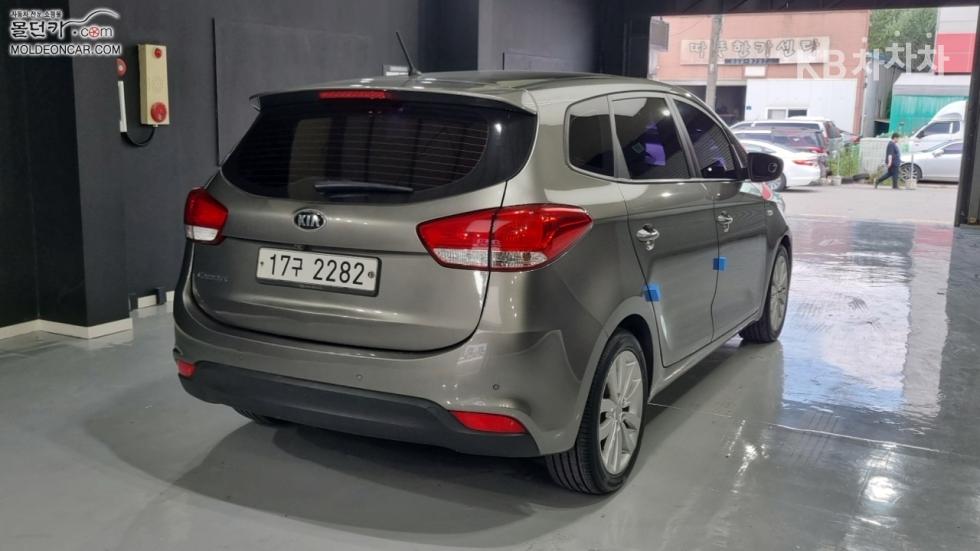 Kia Carens — miniaturë 2