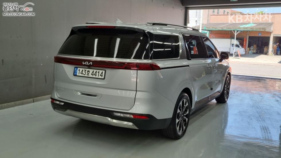 2023 - kia carnival