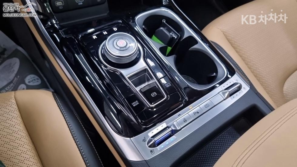 2023 - kia carnival