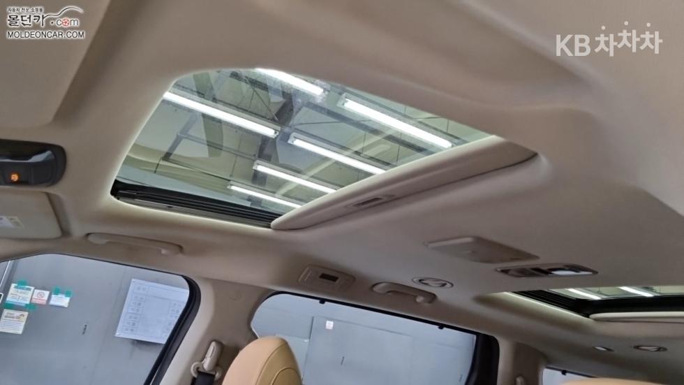 2023 - kia carnival