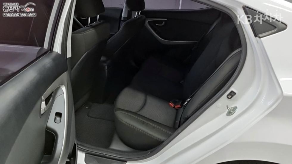 Hyundai Avante — miniaturë 10