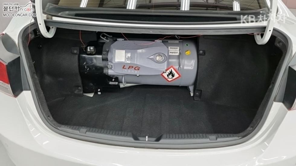 Hyundai Avante — miniaturë 16