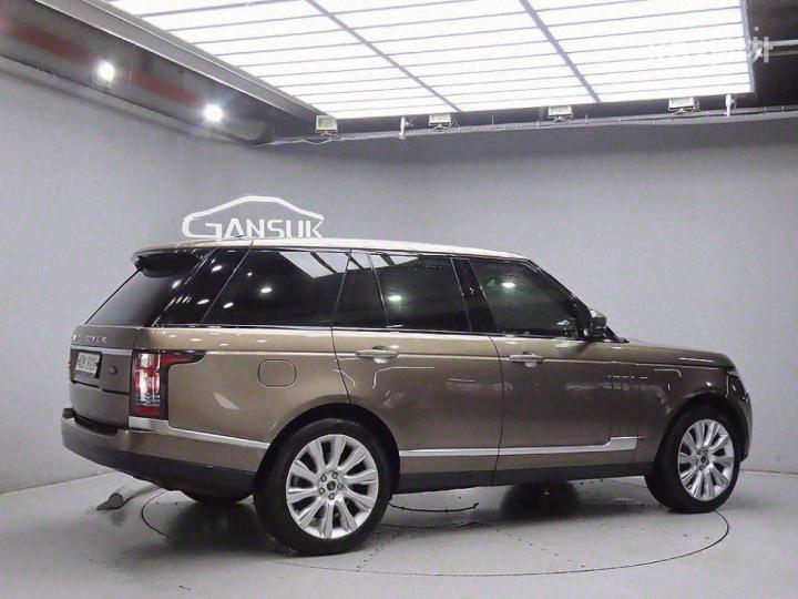 Land Rover Range Rover New 4.4 SDV8 Vogue SE 405 5