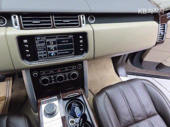 Land Rover Range Rover New 4.4 SDV8 Vogue SE 405 8