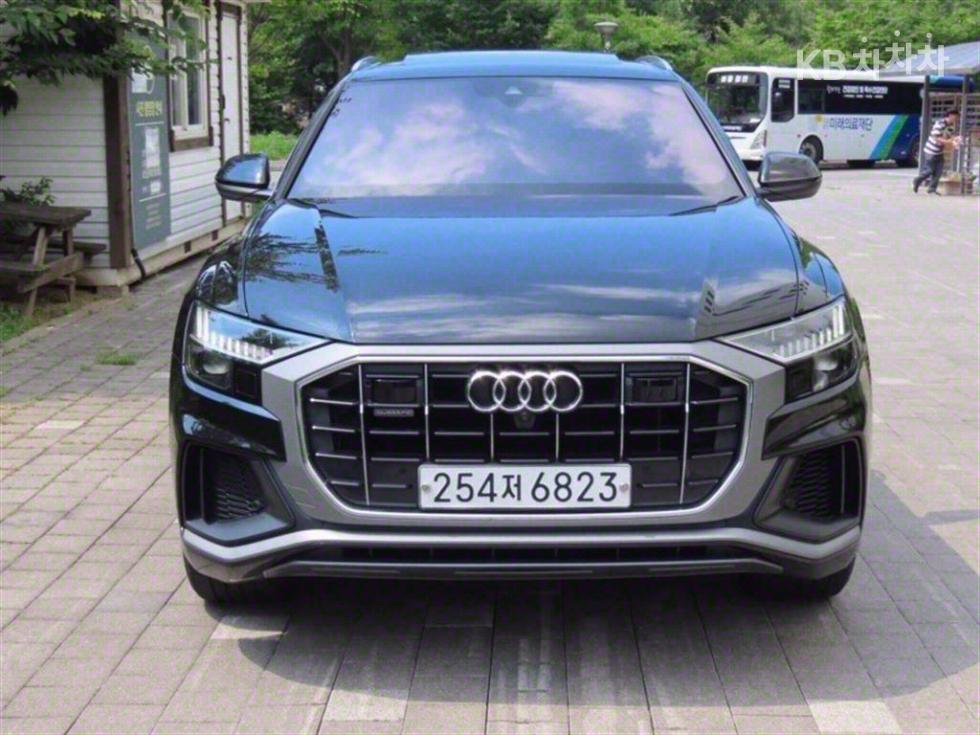 Audi Q8