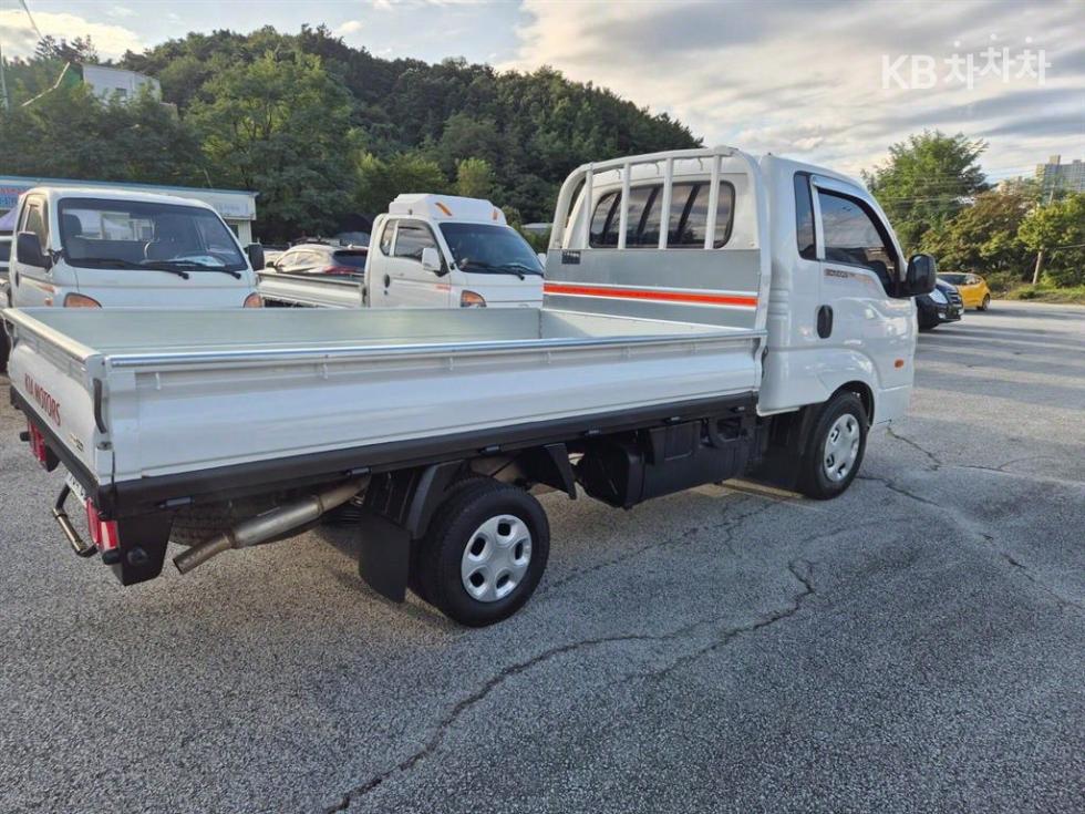 2014 - kia bongo iii