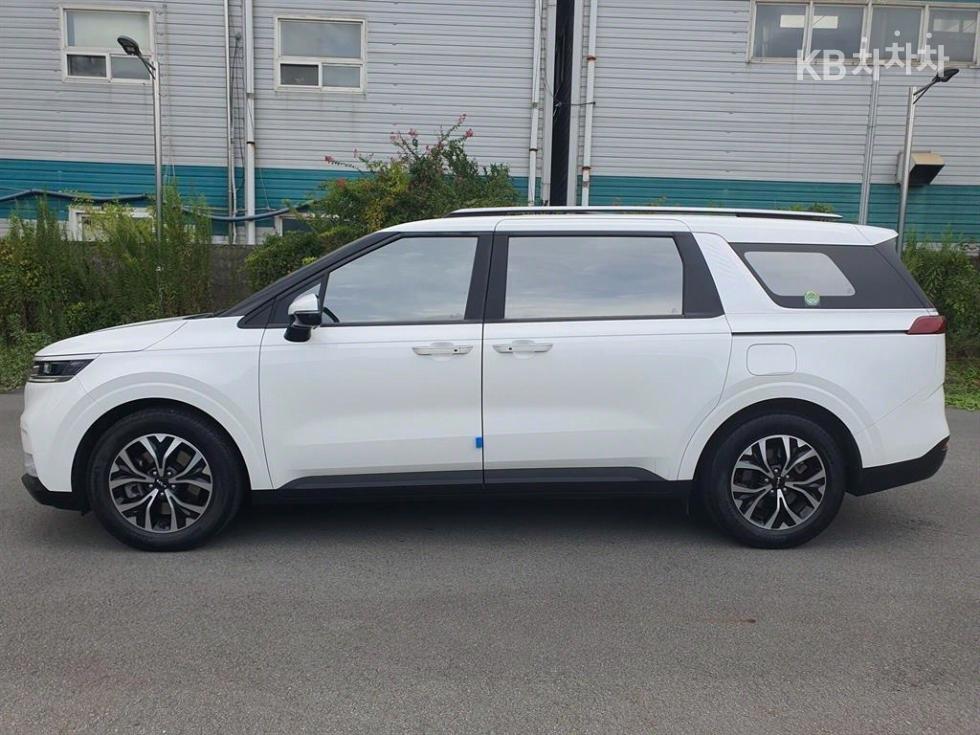 2023 - kia carnival