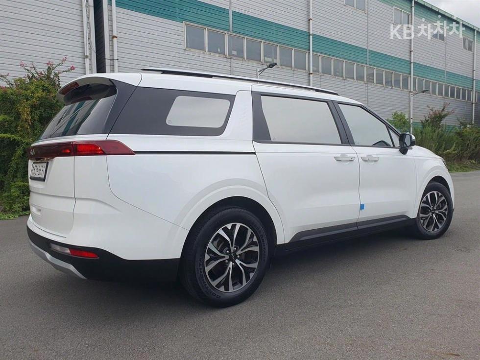 2023 - kia carnival