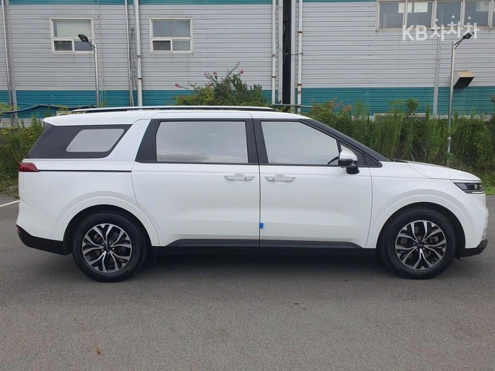 2023 - kia carnival