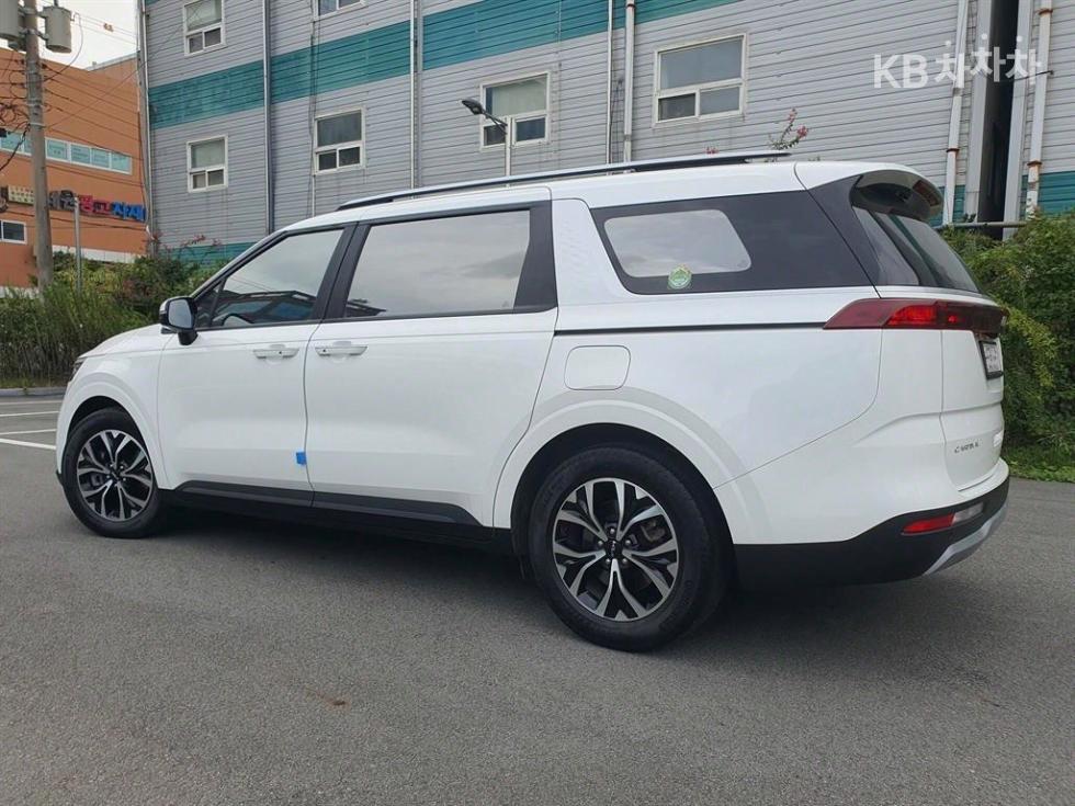 2023 - kia carnival