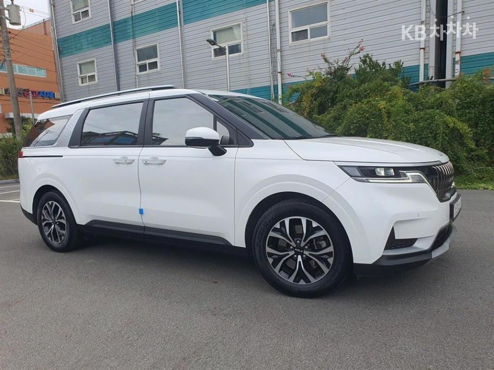 2023 - kia carnival