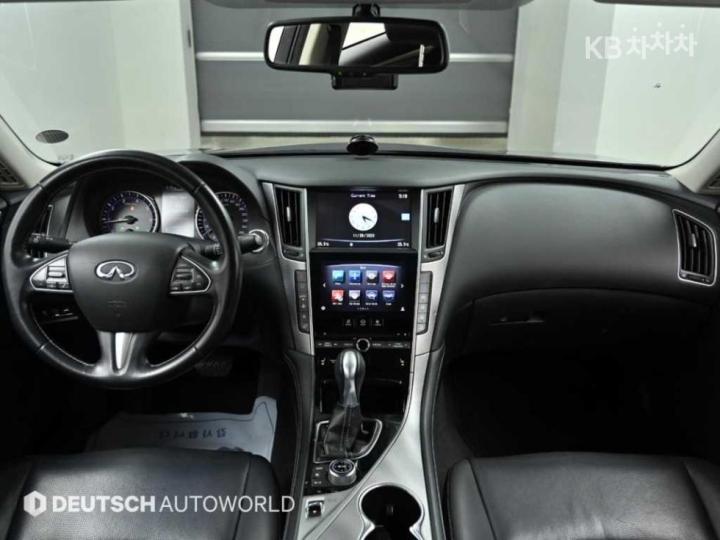 Infiniti Q50 2.2d Premium 8