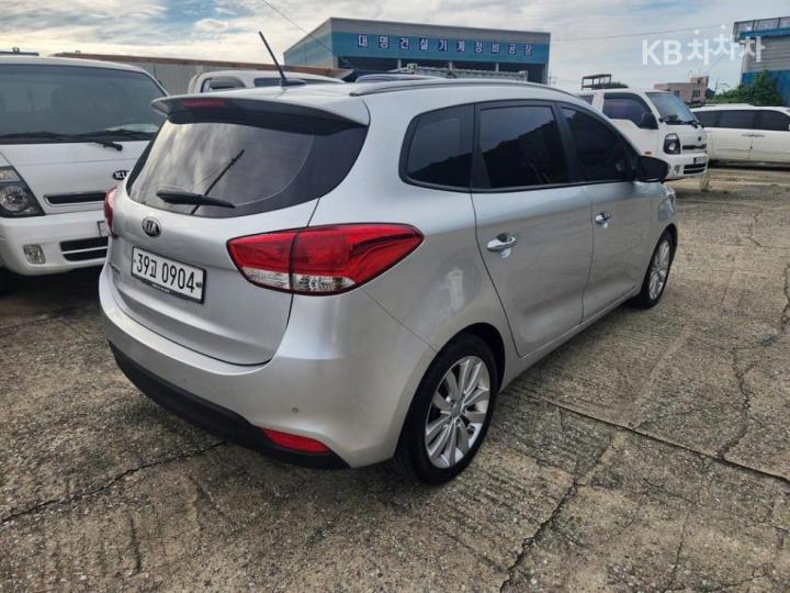 Kia Carens 1.7 VGT Prestige 3