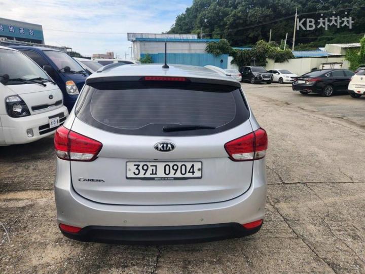 Kia Carens 1.7 VGT Prestige 5