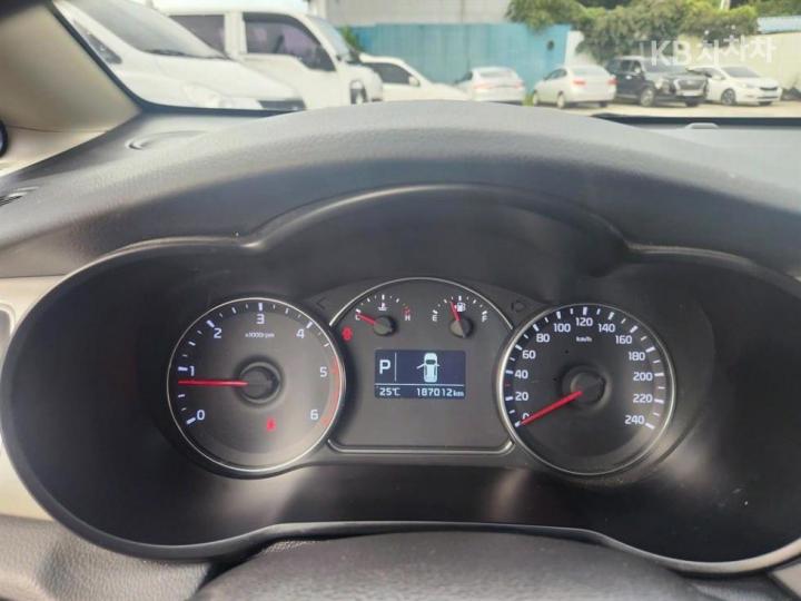 Kia Carens 1.7 VGT Prestige 6