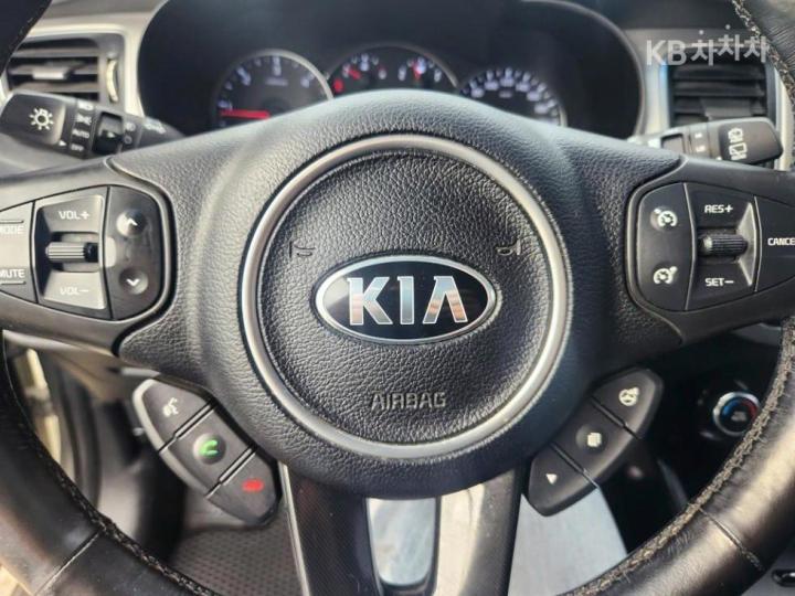 Kia Carens 1.7 VGT Prestige 9