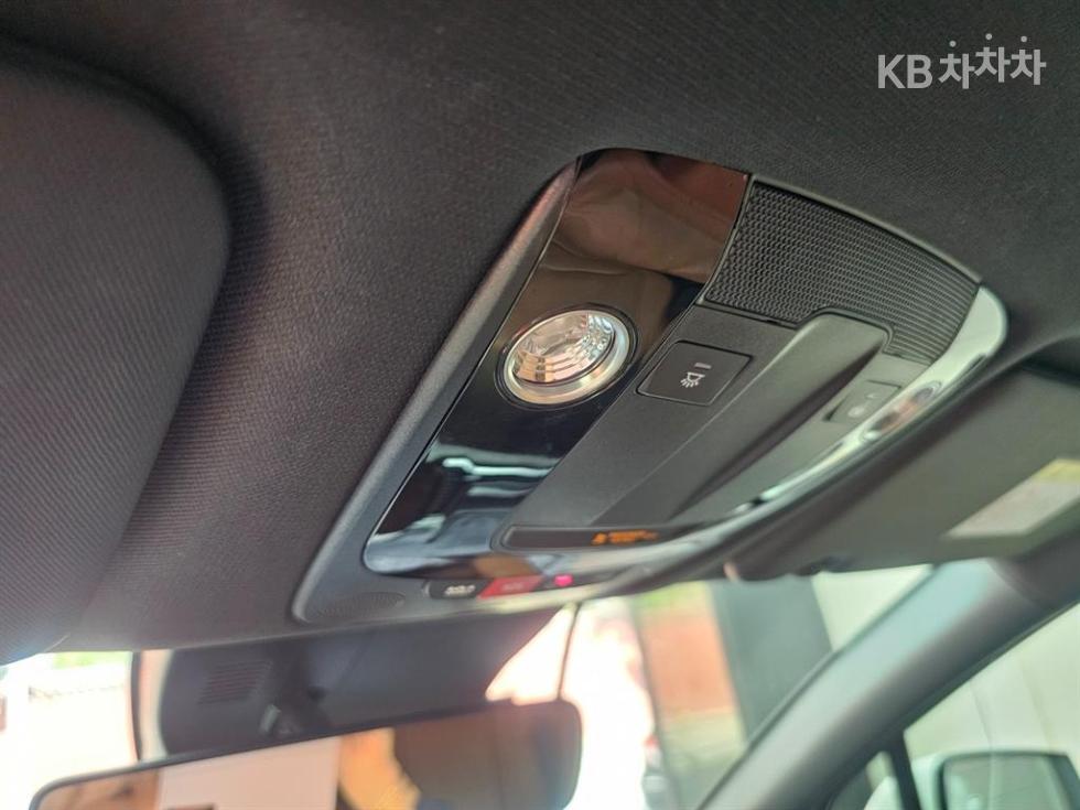 2023 - kia sportage