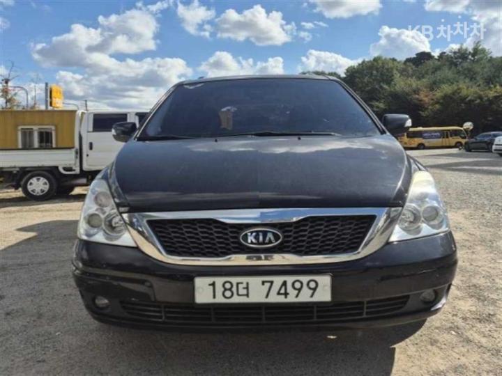 Kia Carnival R New Limousine GLX Base Type 2