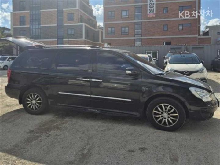 Kia Carnival R New Limousine GLX Base Type 3