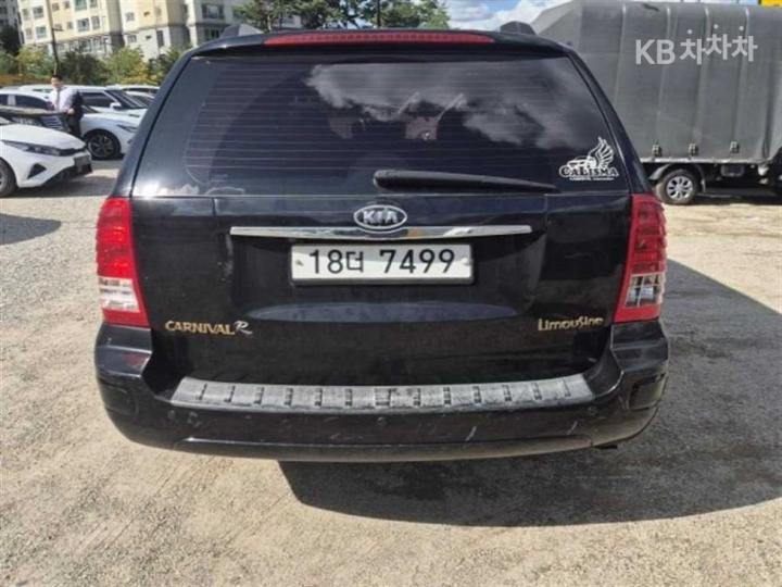 Kia Carnival R New Limousine GLX Base Type 5