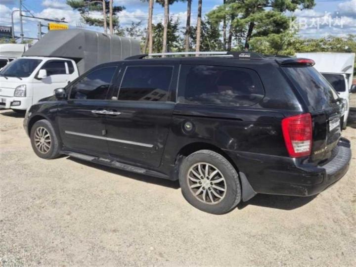 Kia Carnival R New Limousine GLX Base Type 6