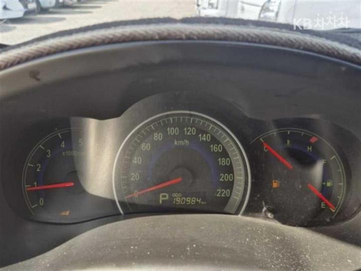 Kia Carnival R New Limousine GLX Base Type 9