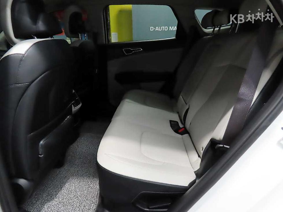 2022 - kia sportage