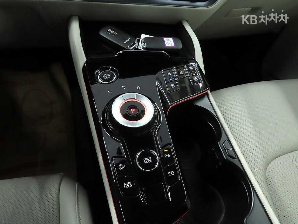 2022 - kia sportage