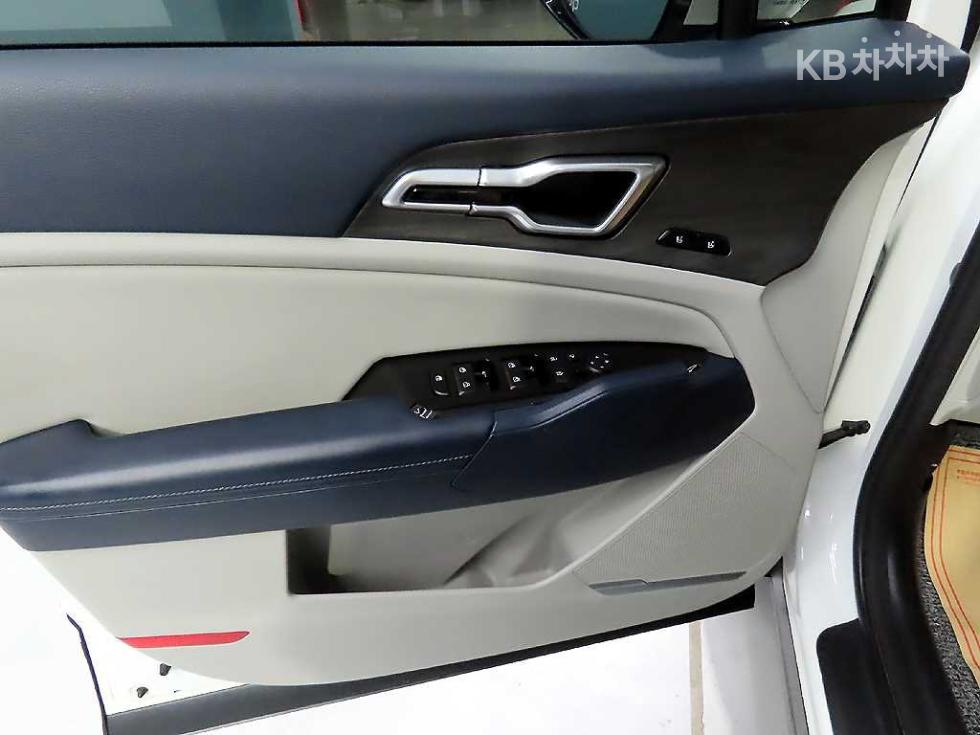 2022 - kia sportage