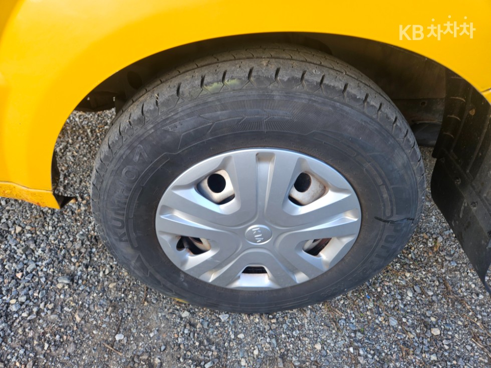 2011 - kia bongo iii