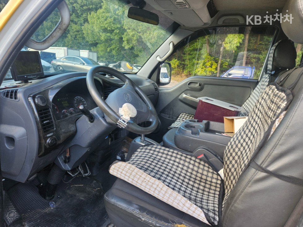 2011 - kia bongo iii