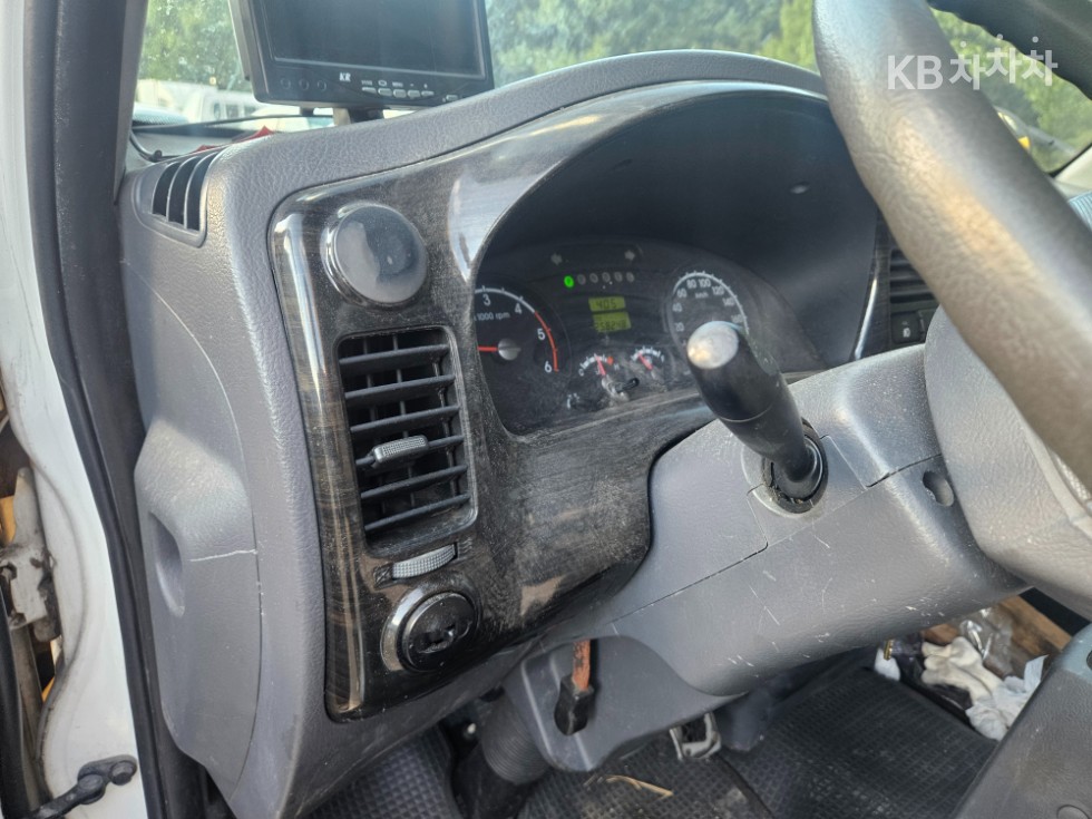 2011 - kia bongo iii