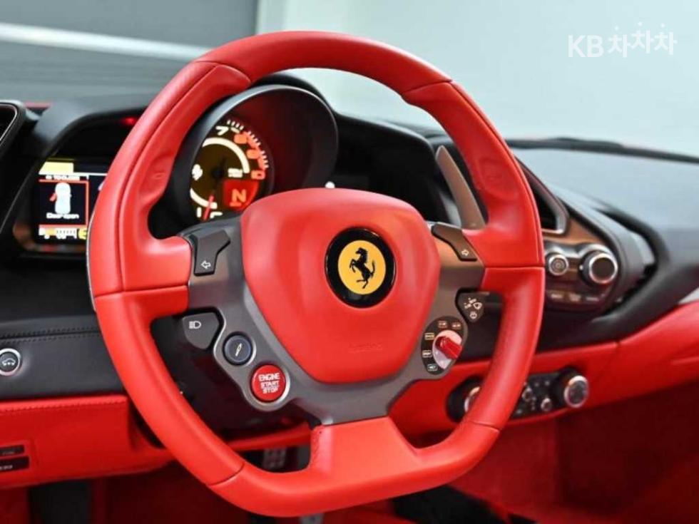Ferrari 488 — miniaturë 7