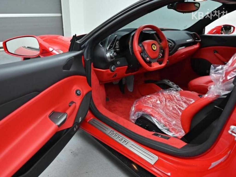 Ferrari 488 — miniaturë 11