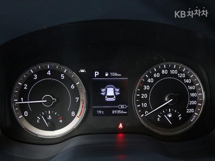 Hyundai Venue Gasoline 1.6 Modern 7