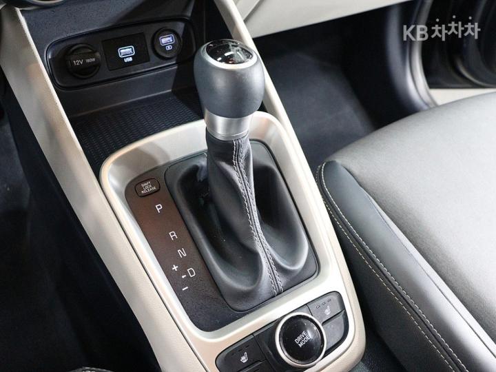 Hyundai Venue Gasoline 1.6 Modern 10