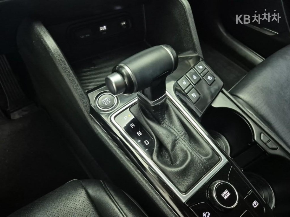 2022 - kia sportage
