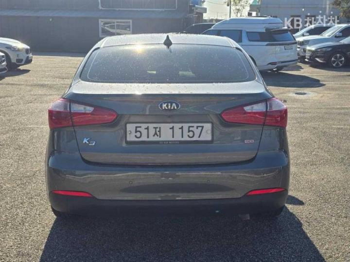 Kia K3 Deluxe 4