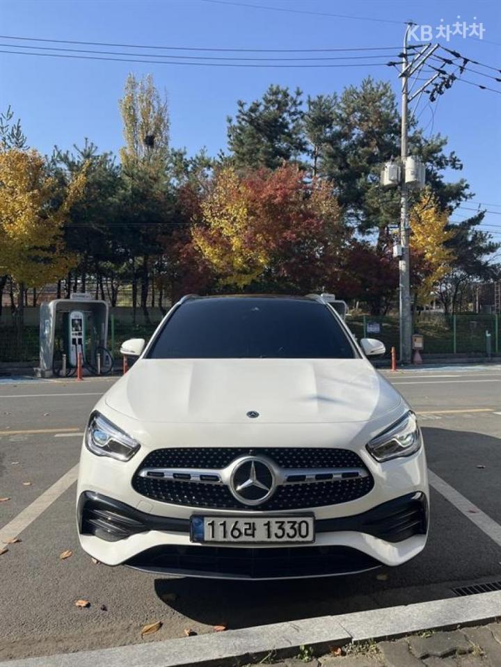 Mercedes-Benz GLA-Class H247 250 4Matic Base Type