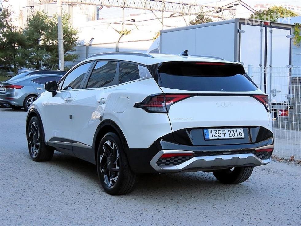 2022 - kia sportage