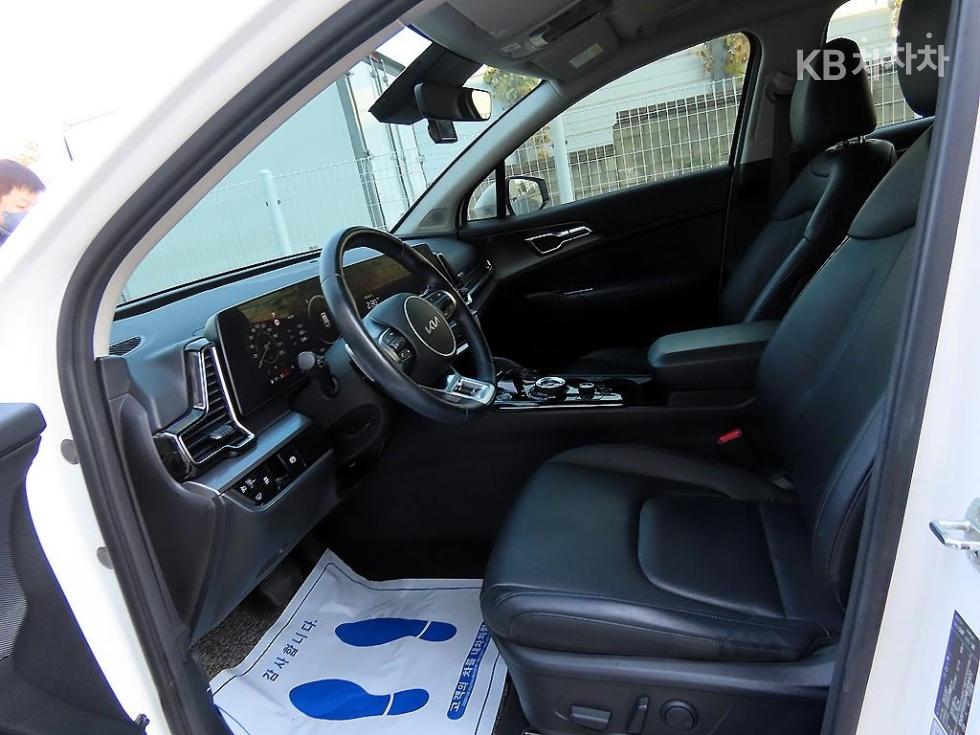 2022 - kia sportage