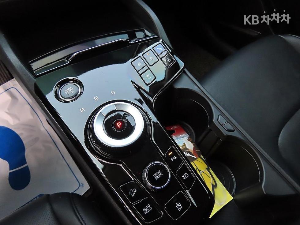 2022 - kia sportage