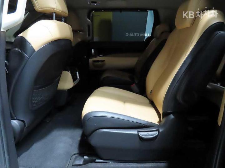 Kia Carnival D2.2 9 Seater Noblesse - фото 7