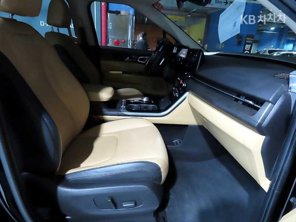 2023 - kia carnival