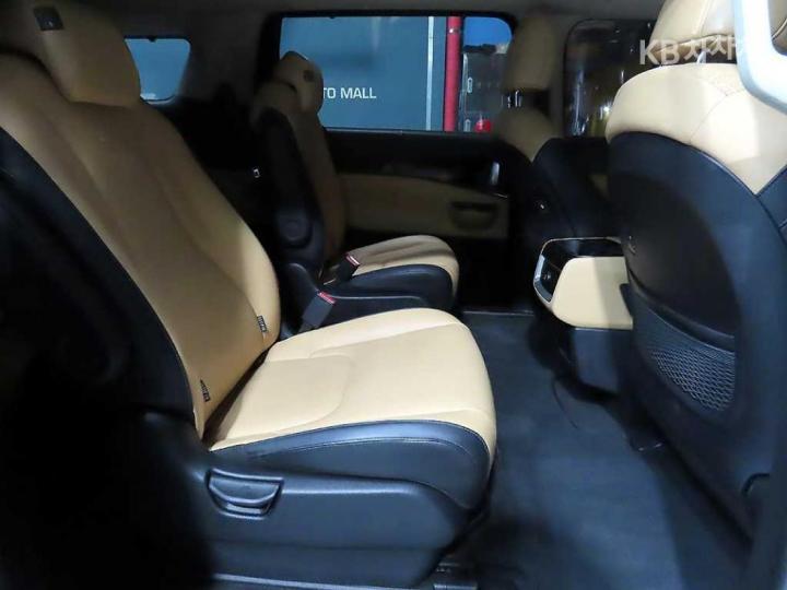 Kia Carnival D2.2 9 Seater Noblesse - фото 9