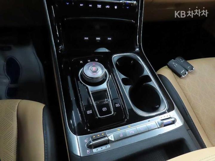 Kia Carnival D2.2 9 Seater Noblesse - фото 14